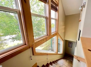 317 W Philip St, Lake Leelanau, MI