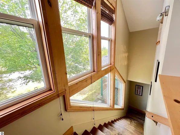 317 W Philip St, Lake Leelanau, MI 49653