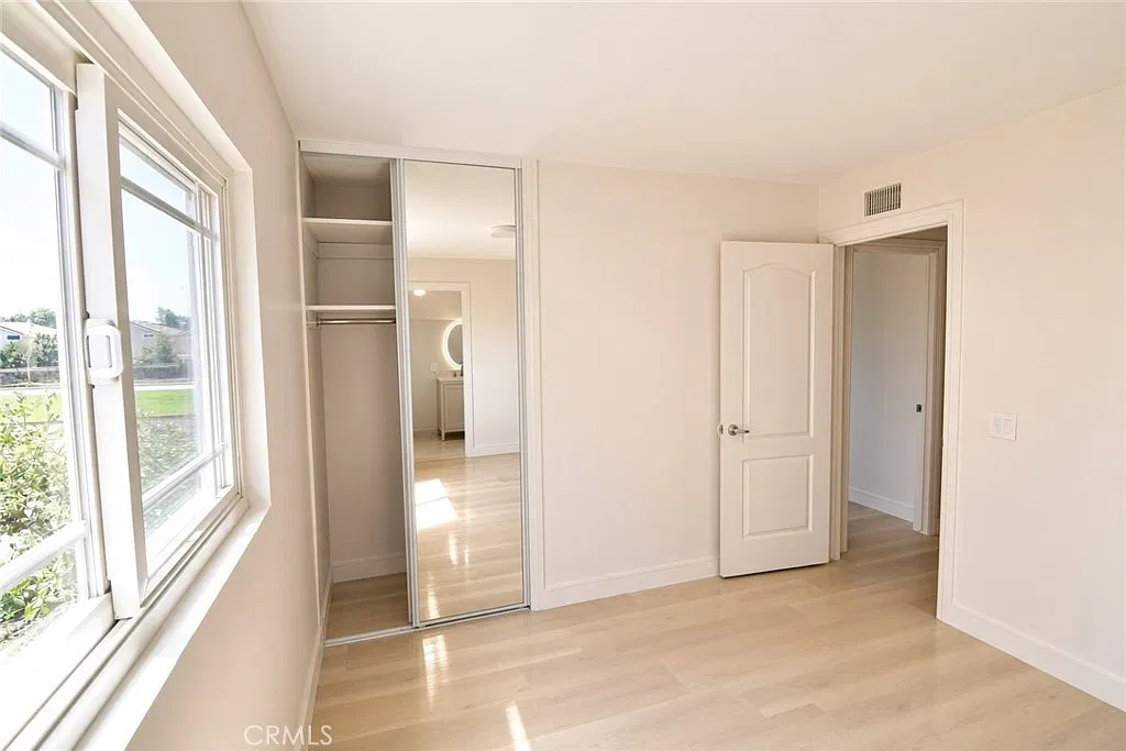 4 bed, 1856 sqft, $5,600 — Photo 2
