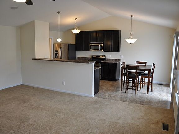 5th image of 213 Flint Brook Dr