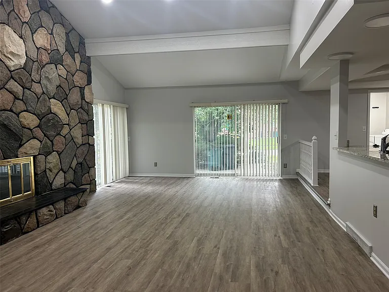 2081 Babcock Dr — Photo 4