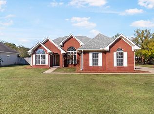 102 Arcadia Dr, Dothan, AL 36305
