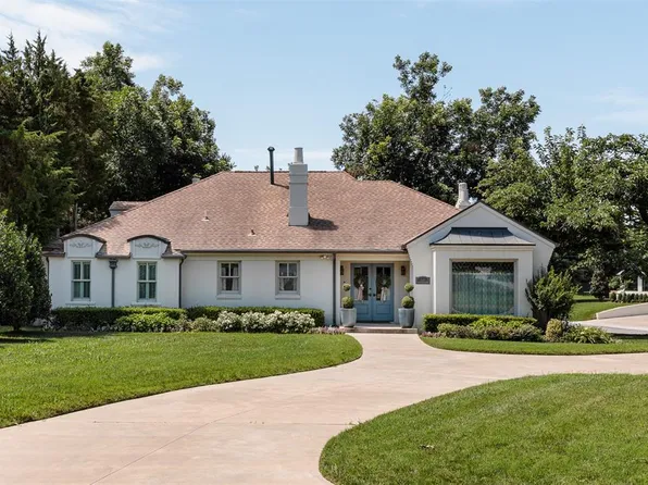 1122 Larchmont Ln, Nichols Hills, OK 73116