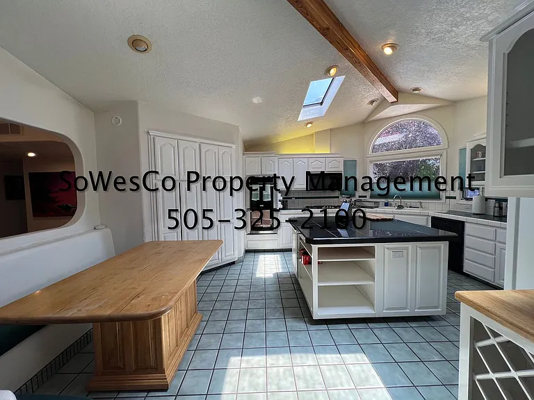 208 E 38th St — Photo 6
