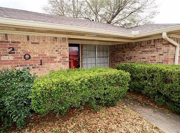 3rd image of 201 W Drane Ave