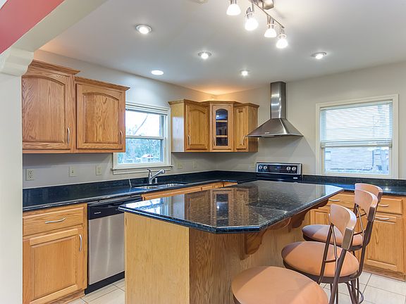 4th image of 6255 N Lydell Ave