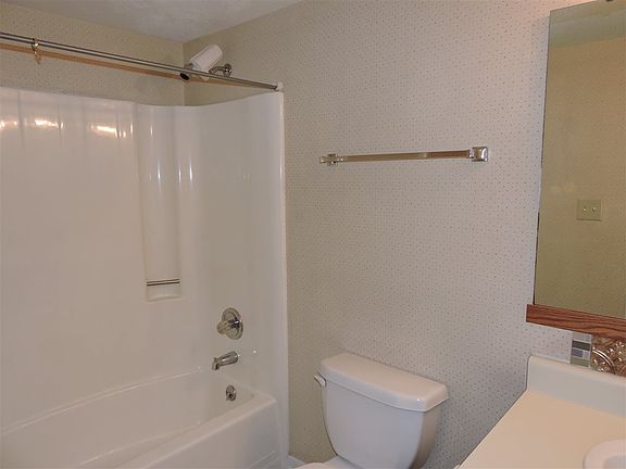 5th image of 807 Northlake Dr