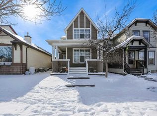 1833 New Brighton Dr N, Calgary, AB T2Z 4N8