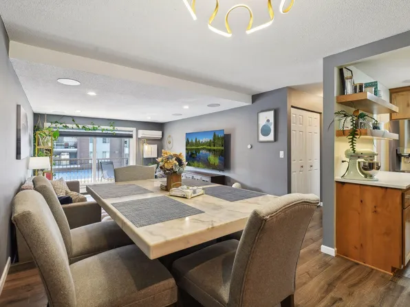 4820 Park Commons Dr APT 228, Saint Louis Park, MN 55416