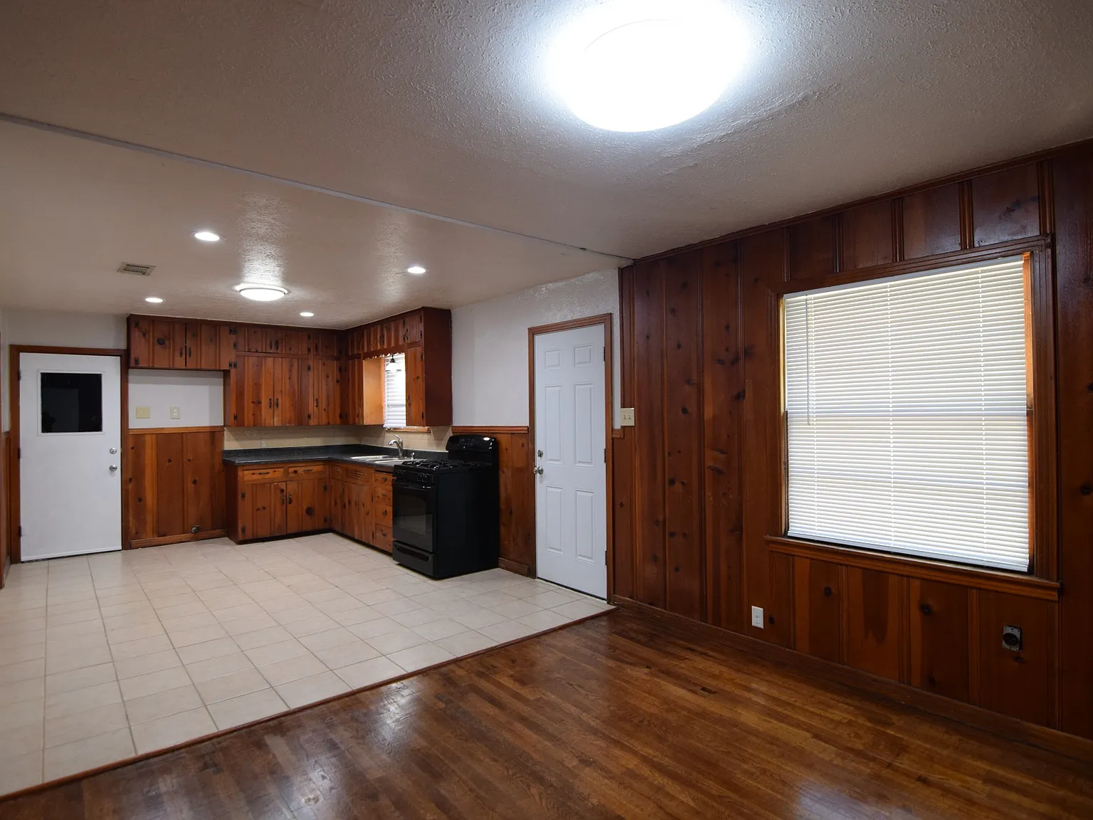 1417 Live Oak, Temple — Photo 4