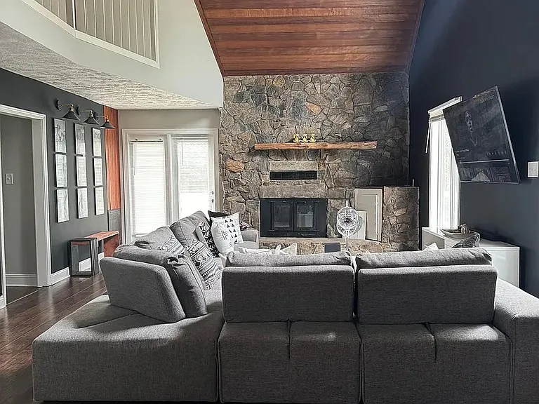 3335 Lake Bend Dr — Photo 3