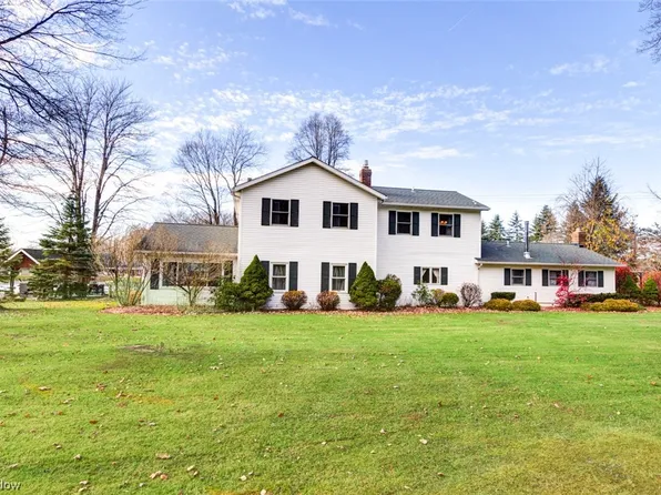 15660 Chipmunk Ln, Middlefield, OH 44062