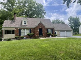 909 NE Vivion Rd, Kansas City, MO 64118