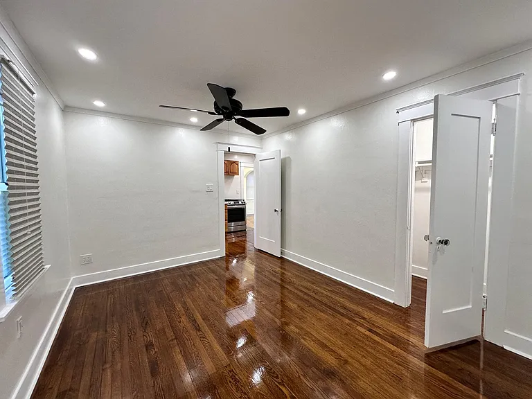 242 1/2 Coronado Ave — Photo 22