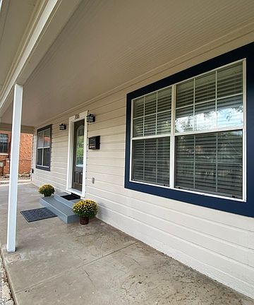 3rd image of 706 W Kings Hwy