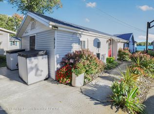 672 Lakeview Dr, Lake Odessa, MI 48849