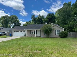 100 Eagle Ridge Dr, Beulaville, NC 28518