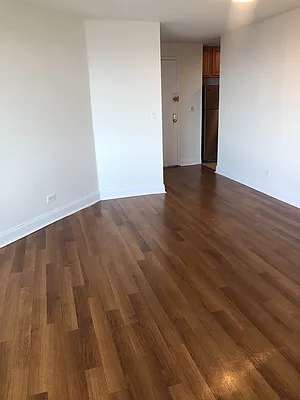 Rented by Metropolis Real Estate of Manhattan | media 4