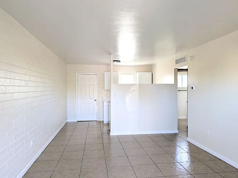 2602 N 14th Ave — Photo 2