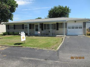 305 Robbins St, Hope, IN 47246