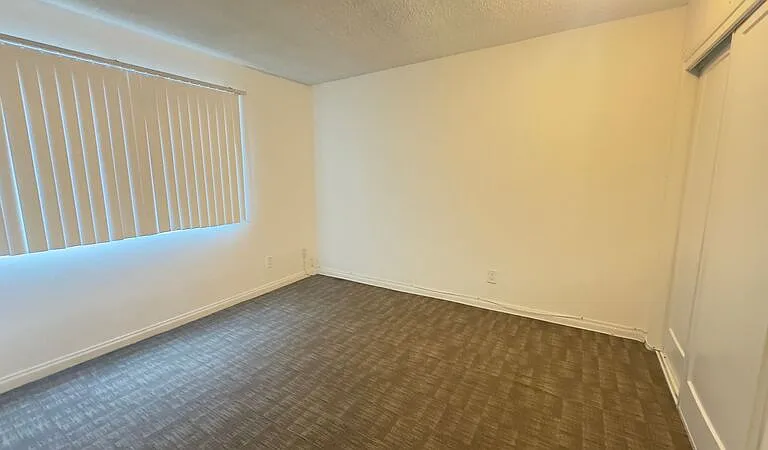 7350 Pickering Ave #8 — Photo 14