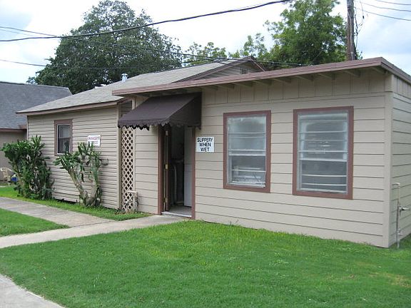 washateria entrance