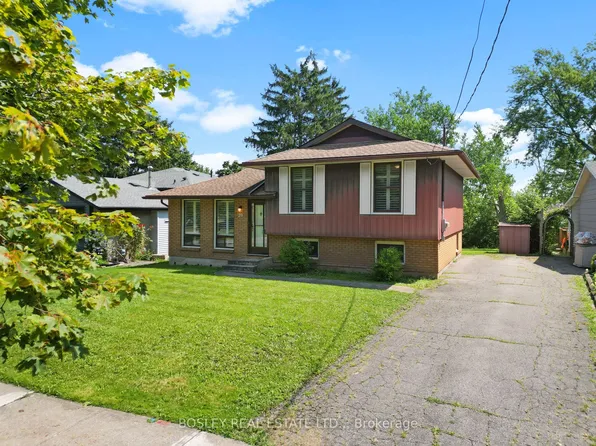 29 Carriage Rd, Saint Catharines, ON L2P 1S6