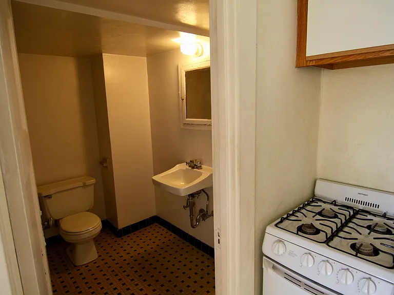 676 State St #405 — Photo 8
