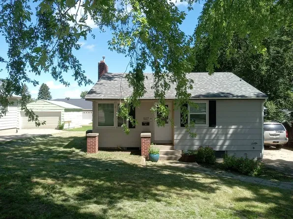 507 5th Ave NE, Watertown, SD 57201