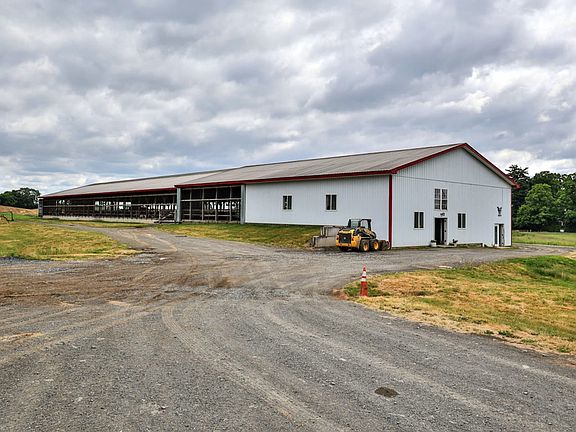 Freestall Barn for 200 head of cattle