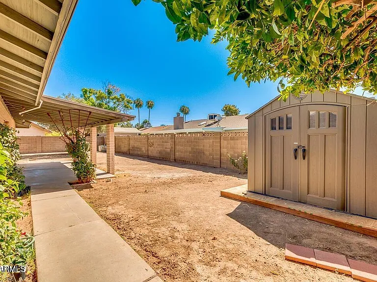 831 E Stephens Dr — Photo 20