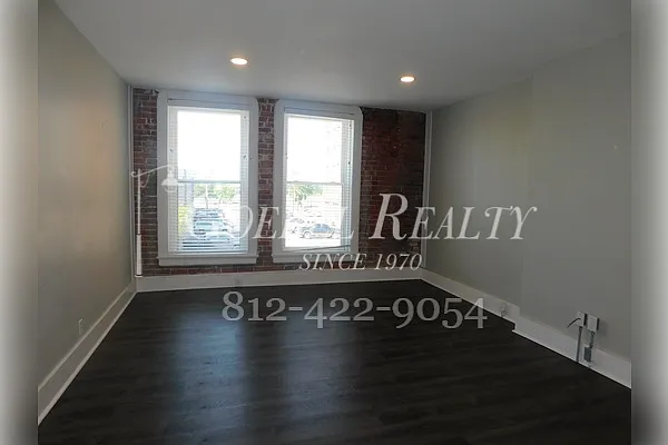120 SE 1st St #2 — Photo 9