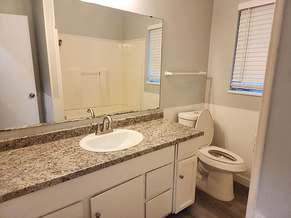 5th image of 3408 N Prospect Ave