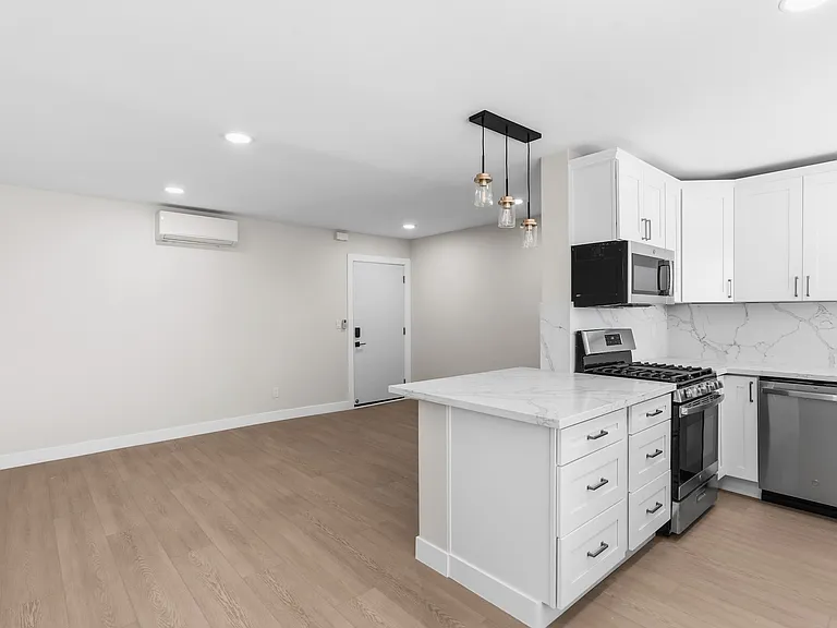 4130 35th St #7 — Photo 5