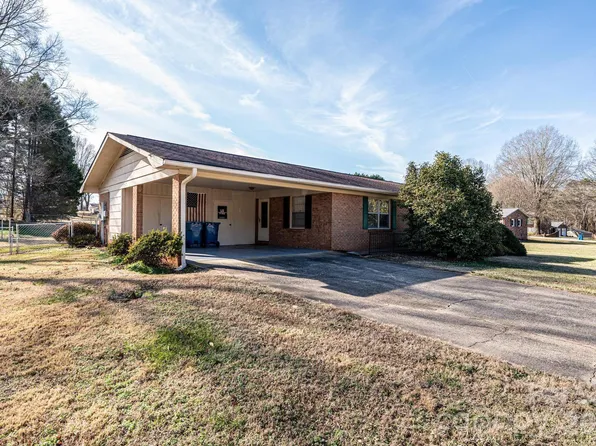 2347 Plainfield Dr, Conover, NC 28613