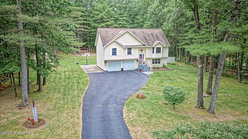 3rd image of 33 Barrington Drive