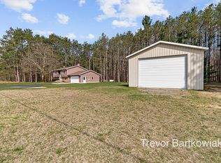 2460 Fruitvale Rd, Montague, MI 49437