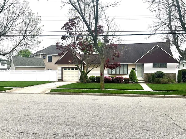11 Lincoln Boulevard, Bethpage, NY 11714