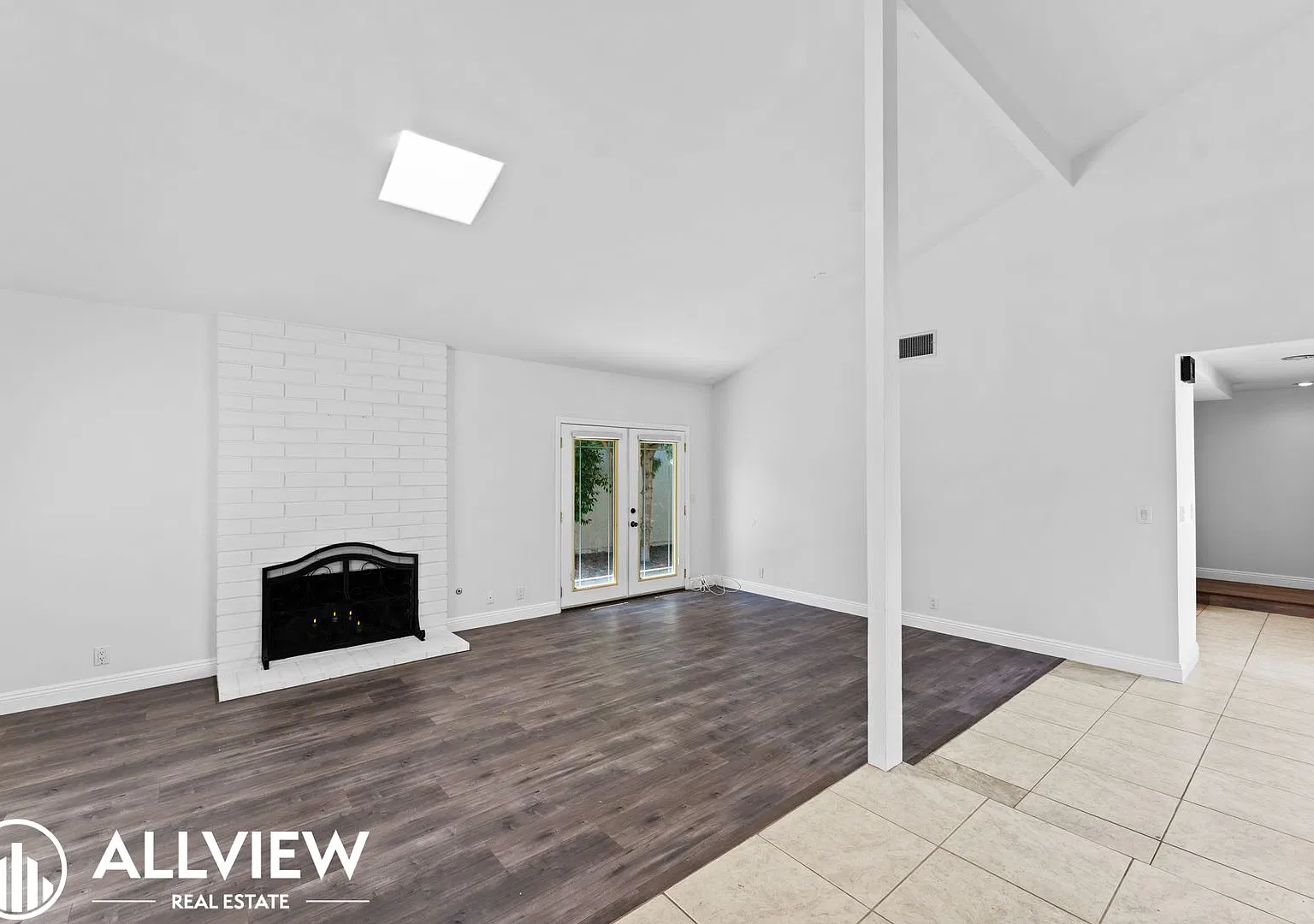Charming 4 Bed, 2 Bath Single-Level Home Available NOW in Woodbridge! — Photo 3