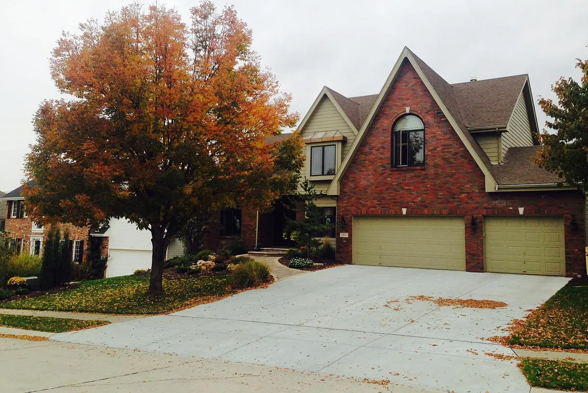4 bed, 3.5 bath, 3500 sqft, $3,750 — Photo 1