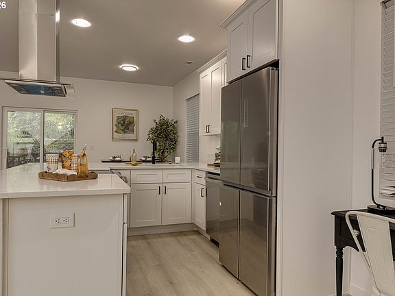 3rd image of 4807 SE Ina Ave