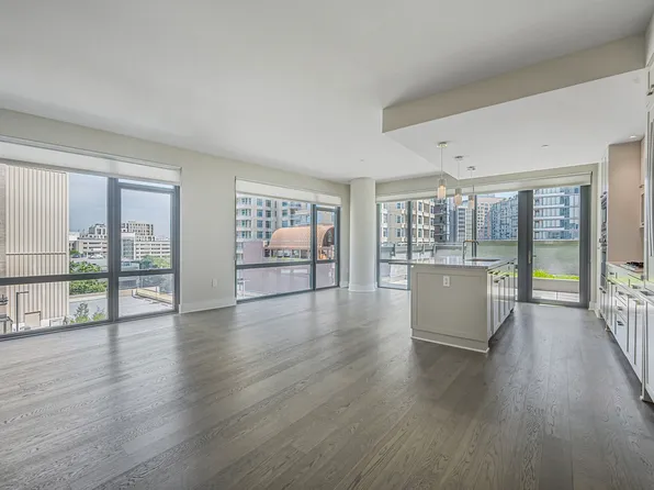 4960 Fairmont Ave APT 603, Bethesda, MD 20814