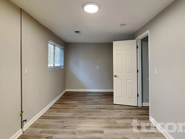 1164 Lewiston St — Photo 8