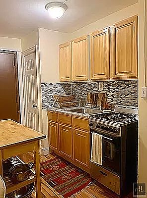 2nd image of 31 Brevoort Pl #1R