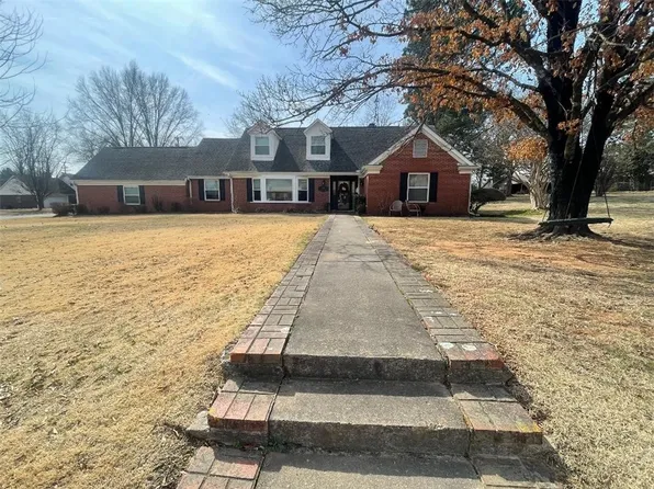 101 S Circle Dr, Clarksville, AR 72830