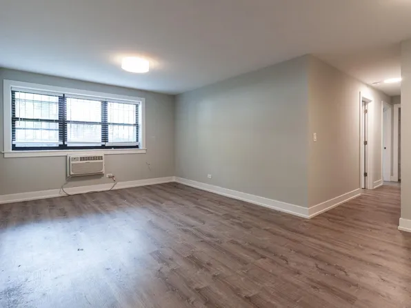 427 W Barry Ave #102, Chicago, IL 60657