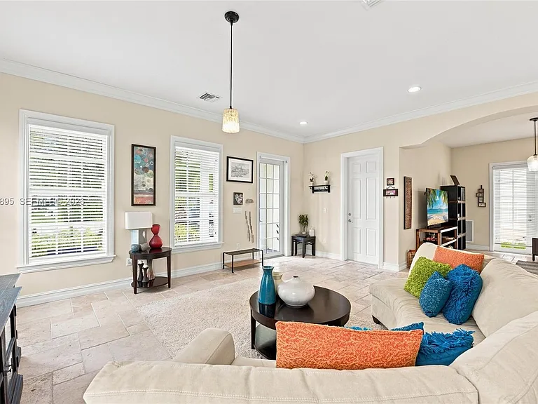 1419 SW 21st Ct — Photo 7