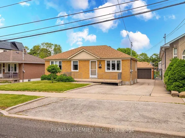 376 Rustic Rd, Toronto, ON M6L 1W7
