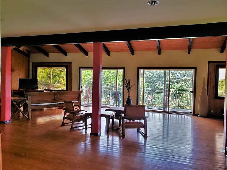 LIVING ROOM AREA