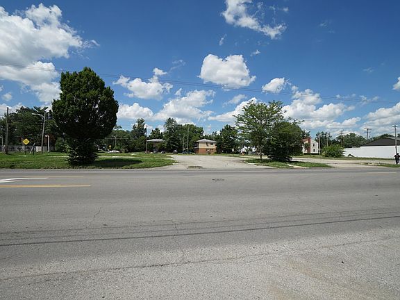 3rd image of 3180 E Main St